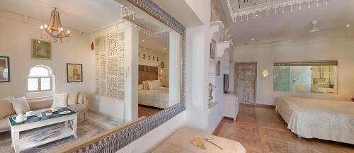 Suite with Pool View: 20% off on Food & Beverage services, Complimentary village walk