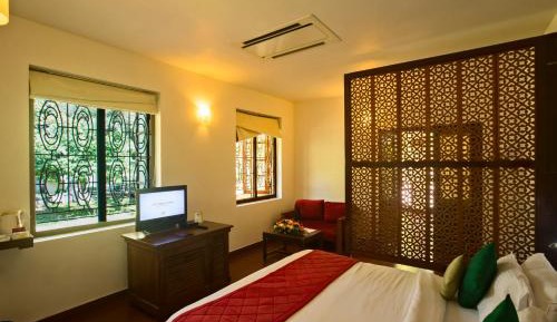 Deluxe Double Room (Complimentary breakfast and Hi-Tea (4–5 PM) with tea, coffee, and cookies)