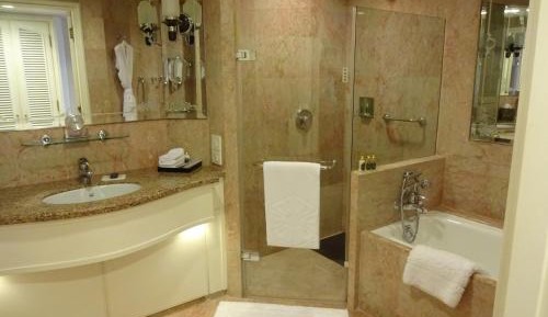 Deluxe Pool View Twin Bed
