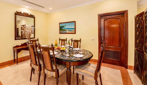 Luxury Suite - 10% Discount on Food & Beverages - 15% Discount on Spa and Laundry 