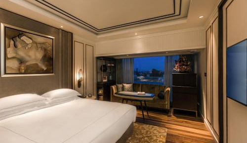 Deluxe Room City View  King Bed