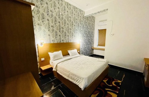 Mathura Hotel | Hotel B P Emerald