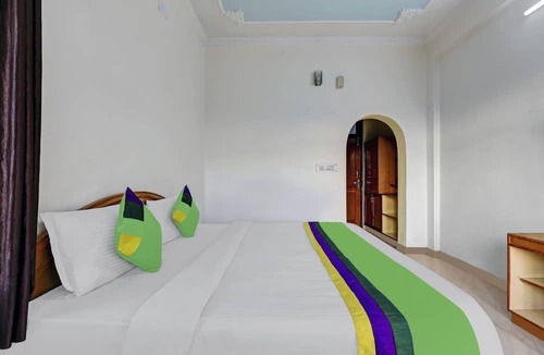 Bhagtpura Hotel | Treebo Trend Sapphire Inn