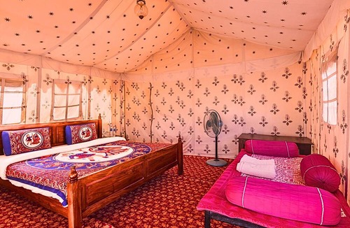 Kanoi Hotel | Royal Pavilion Camps
