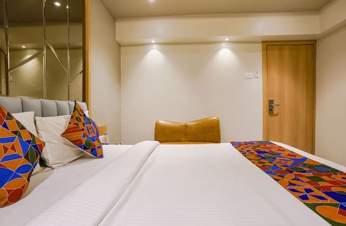 Mira Road East Hotel | Fabhotel Springs Lodging