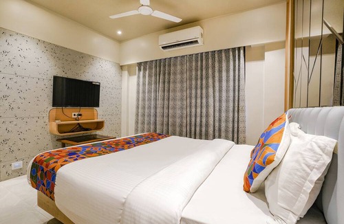 Mira Road East Hotel | Fabhotel Springs Lodging