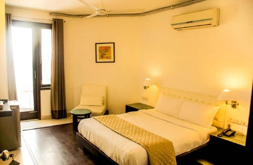Saket Hotel | Hotel Diamond Tree Saket