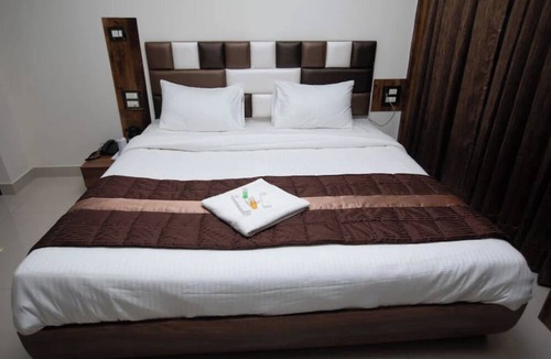 Kandivali Hotel | Goroomgo Avirahi Mumbai