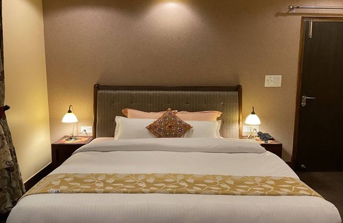 Amritpur Hotel | Sangita Resorts Naukuchiatal