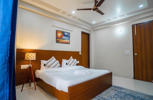 Gurugram Apartment | The Lodgers Two BHK serviced Apartment