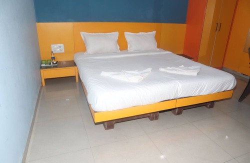 Surathkal Hotel | iROOMZ Hotel Shree Krishna Palace