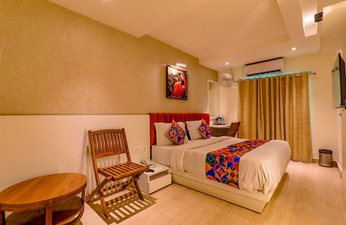 Alambagh Hotel | FabHotel Geetraj Palace