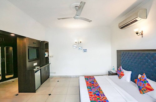 Kalkaji Hotel | FabExpress Lloyd House