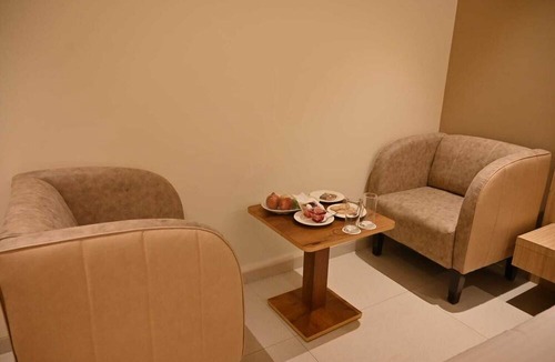 Gomti Nagar Hotel | All Seasons
