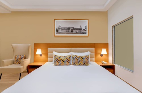 Agra Hotel | Lemon Tree Hotel Agra