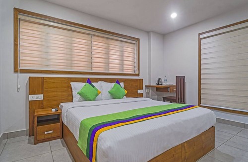 Civil Station Hotel | Treebo Regalia Inn Wayanad With Swimming Pool