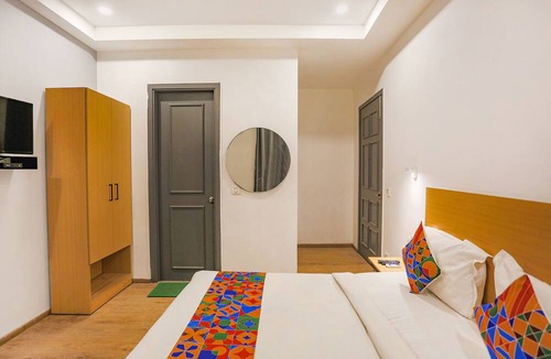 Pitampura Hotel | FabHotel Roseman