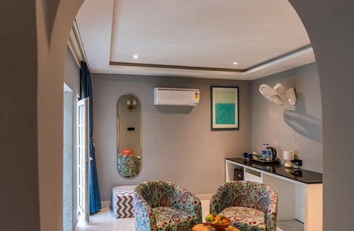 Lake Swaroop Sagar Hotel | Moustache Udaipur Verandah