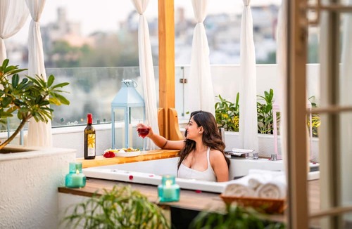 Lake Swaroop Sagar Hotel | Moustache Udaipur Verandah