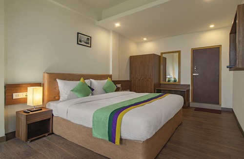 The Mall Road Hotel | Treebo Raj Mall Road