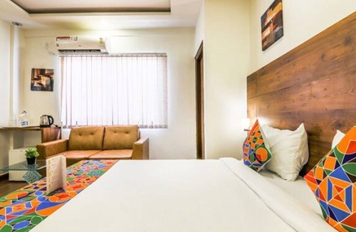 Pulikeshi Nagar Hotel | Fabhotel Vista Suites