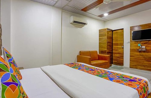 Dharavi Hotel | Fabhotel Pearl View