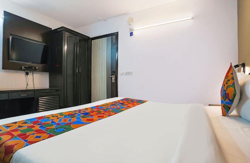 Safdarjung Enclave Hotel | FabHotel Veetara
