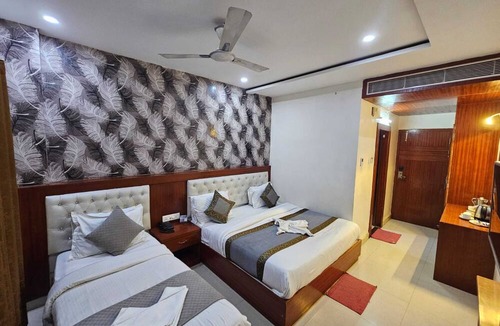 Varanasi Hotel | Hotel Midcity