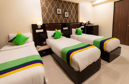 Jogeshwari West Hotel | Treebo Laaiba Residency