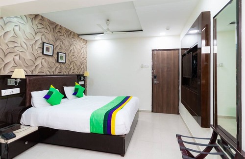 Jogeshwari West Hotel | Treebo Laaiba Residency