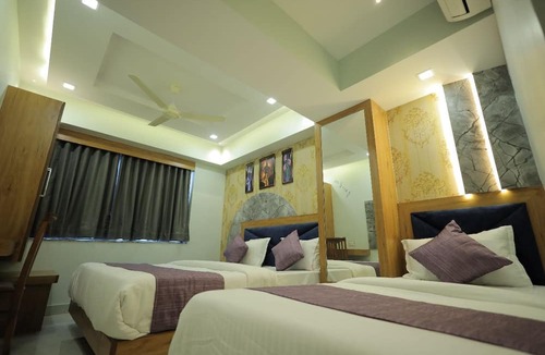 Bhat Hotel | HOTEL R K FORTUNE