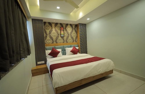 Bhat Hotel | HOTEL R K FORTUNE