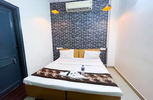 Block D Hotel | Roomshala 116 Krishna Villa