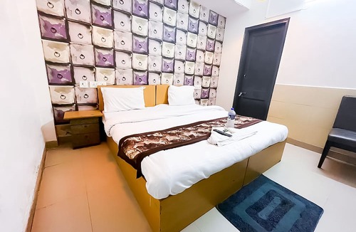 Block D Hotel | Roomshala 116 Krishna Villa