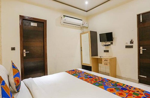 Pitampura Hotel | Fabexpress V4 Residency