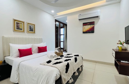 Gurugram Apartment | BluO 3BHK Golf Course Road Balcony Lift