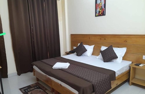 Govindpuri Hotel | Roomshala 095 Shyam Villa