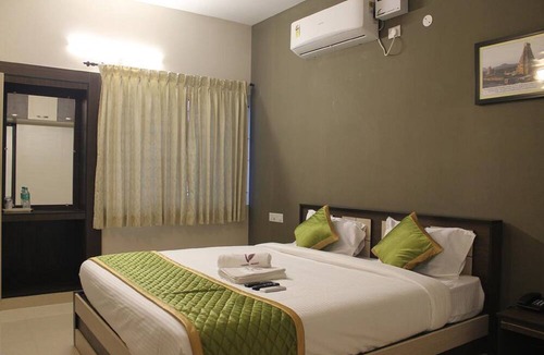 Madurai Hotel | Viswa Residency by Azalea