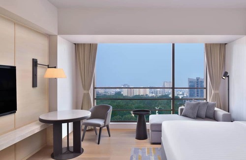 Thaltej Hotel | Gateway Ahmedabad Sindhu Bhavan