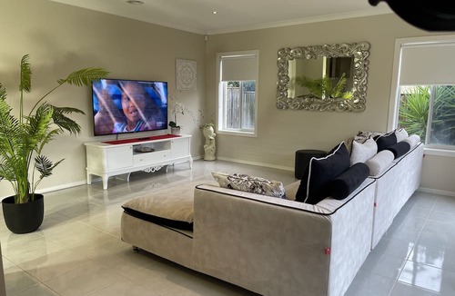 Sanctuary Lakes House | Beautiful big house in Sanctuary lakes resort