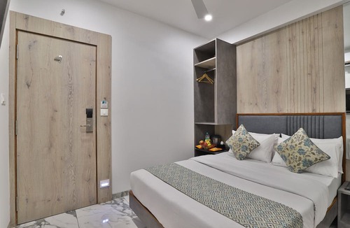 Surat Hotel | 7 Orbit Hotel Surat