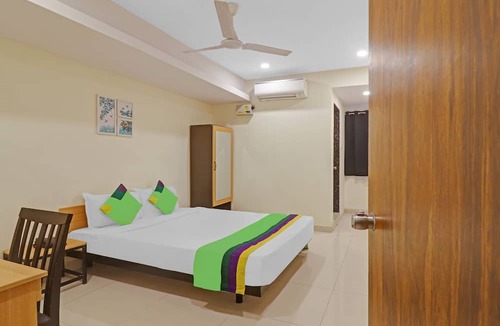 Hyderabad House | Treebo Tee