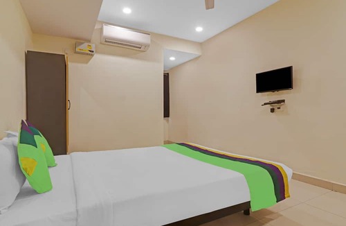 Hyderabad House | Treebo Tee