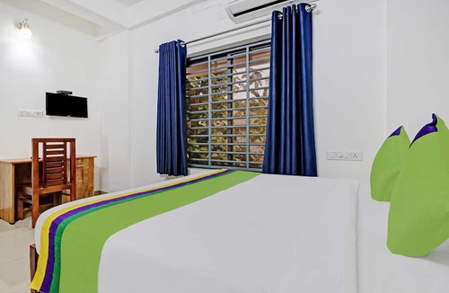 Aluva House | Treebo Nirupama, 750m from Aluva Railway station