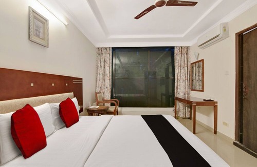 Jayanagar Hotel | Capital O 11148 Amethyst Business Hotel