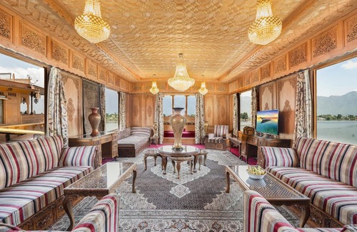 Nagin Bagh Hotel | WelcomHeritage Gurkha Houseboats