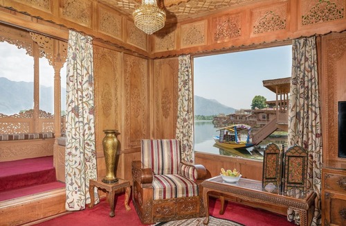 Nagin Bagh Hotel | WelcomHeritage Gurkha Houseboats