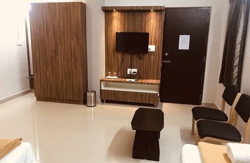 Somvarpet Hostel | Sharada Residency - Hostel
