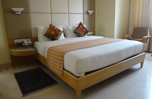 Wellington Pier Hotel | Ascot Hotel