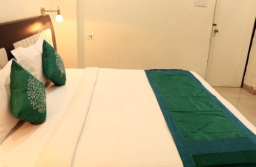 Bhowanipore Hotel | OYO 1846 Hotel Neeranand Regency